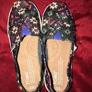 Brand new. Toms size 13y